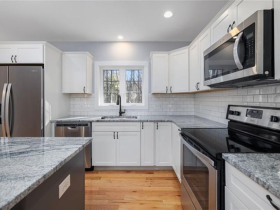 4th image of 30 Tiffany Rd