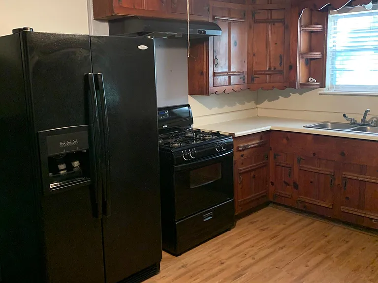 1420 Cottonwood Ave — Photo 3