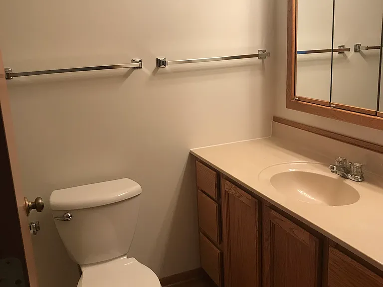 Bath 1 with shower/tub