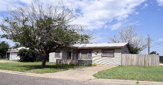 1st image of 800 Brooks Dr