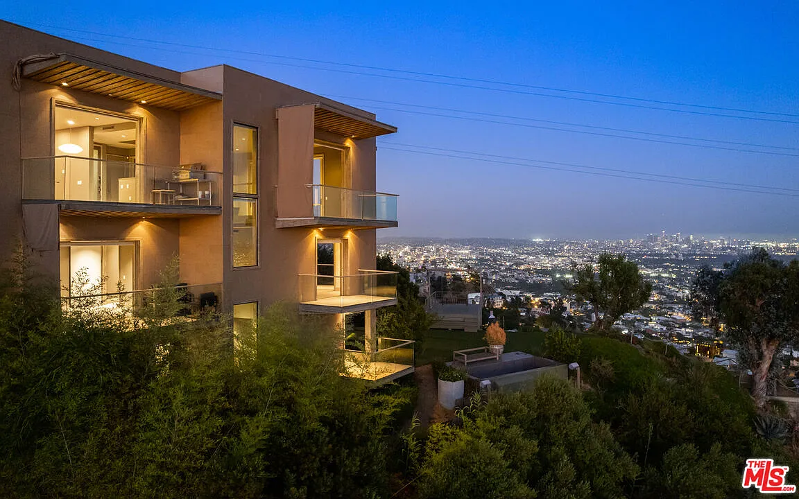 4 bed, 4.5 bath, 3414 sqft, $18,500 — Photo 1