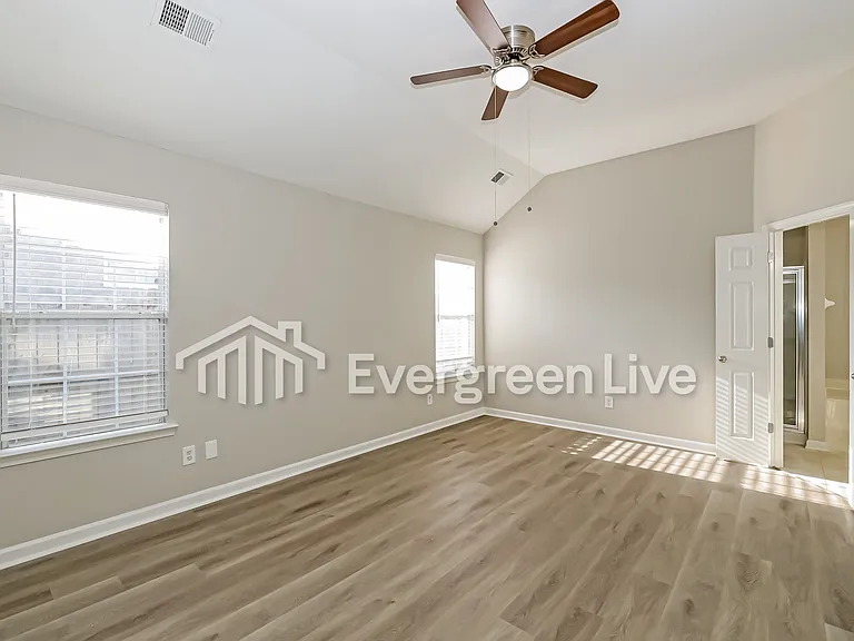 131 Leggo Ave — Photo 17