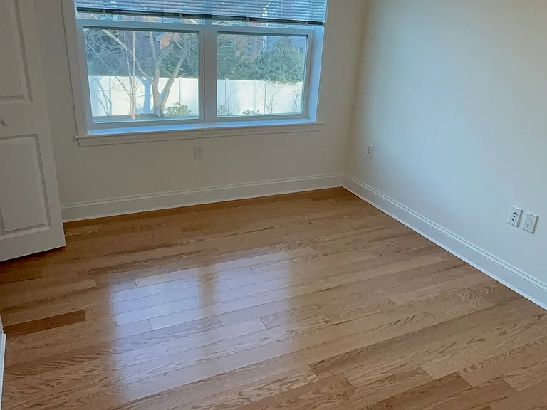 218 Ellery Ct — Photo 16