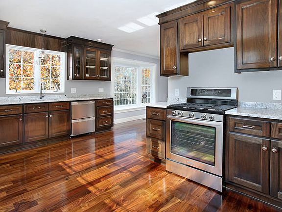 GLEAMING WALNUT FLOORS