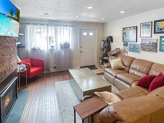 3rd image of 262 45th St