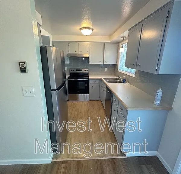 2920B Harney St — Photo 15