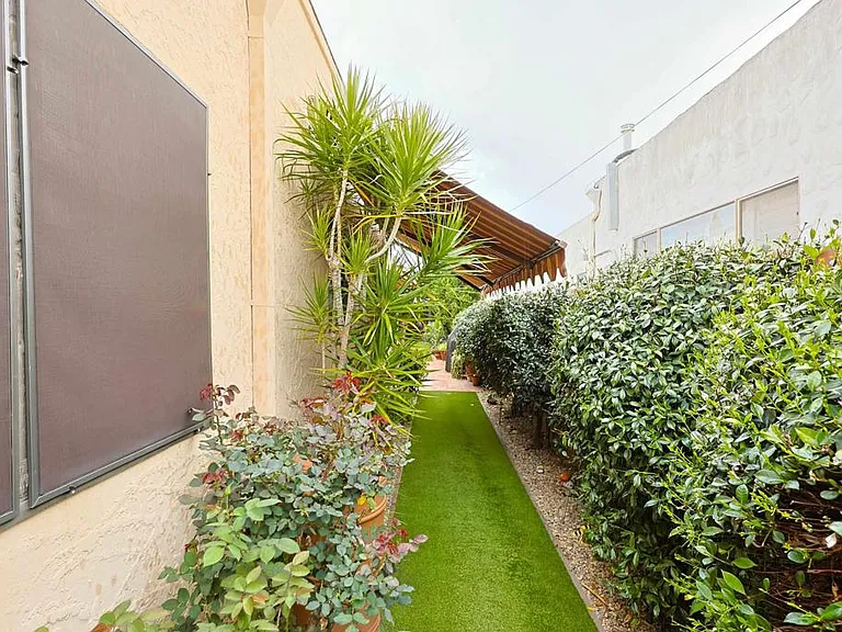 1027 Encino Row — Photo 47
