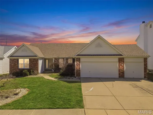 8003 Knights Crossing Dr, O'Fallon, MO 63368