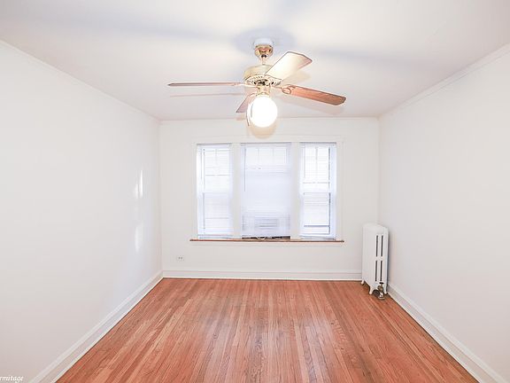 4th image of 4243 N Hermitage Ave #324