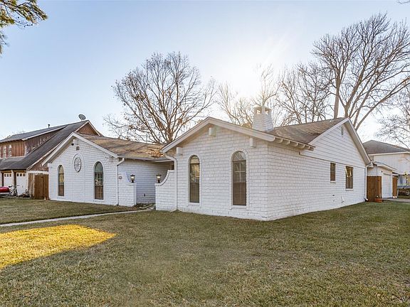 3rd image of 6931 Wagonwheel Ln