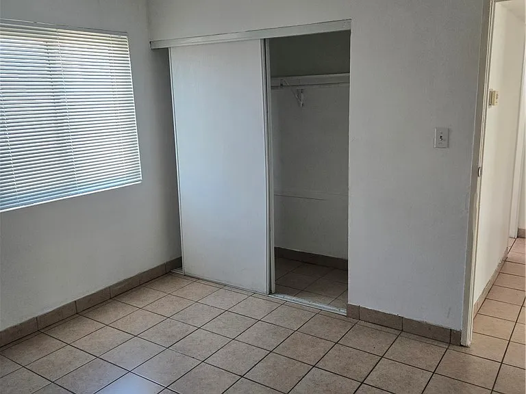 537 Calcaterra Cir #F — Photo 13