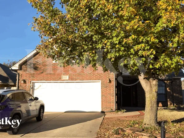 18317 Chestnut Oak Dr, Edmond, OK 73012