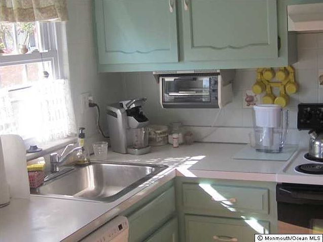 2nd image of 1236 Hamilton Court #B