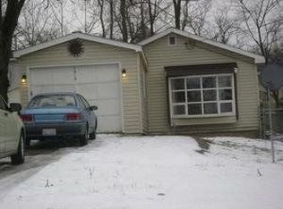 7915 Oakwood Dr, Wonder Lake, IL 60097