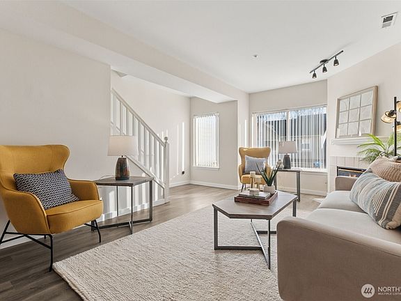 5th image of 4808 NE Sunset Blvd #B105