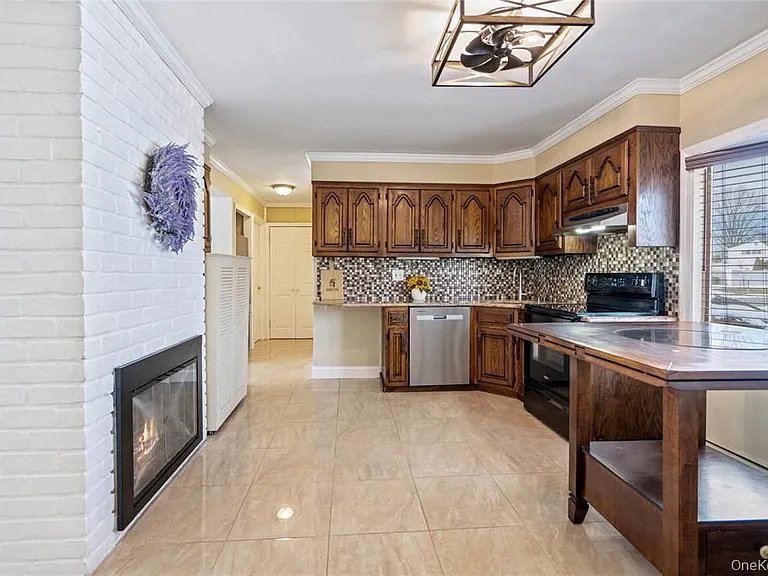 68 Summer Ln — Photo 3
