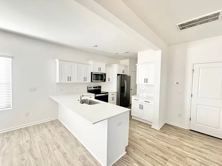 1326 Short St — Photo 4