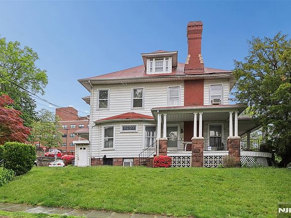 4th image of 139 Aycrigg Ave