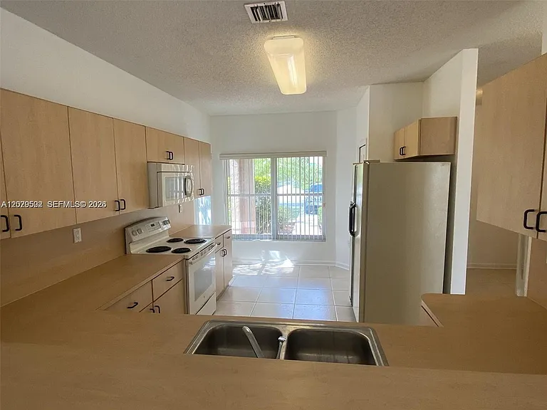 7980 S Southwood Cir #0 — Photo 7