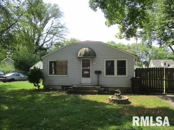1421 S 6th St, Pekin, IL 61554