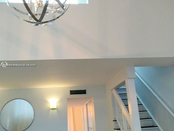 5th image of 589 N University Dr #33