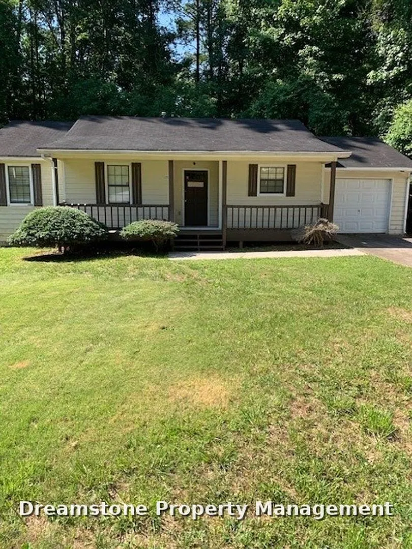 Coming Soon! Do Not Miss This Opportunity! Beautiful Ranch In A Quiet Neighborhood — Photo 1
