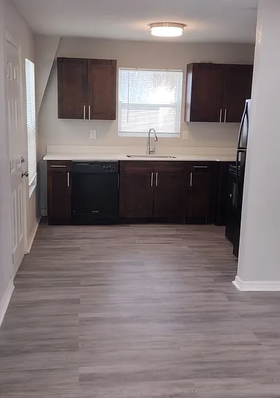 701 E Hanlon St — Photo 1