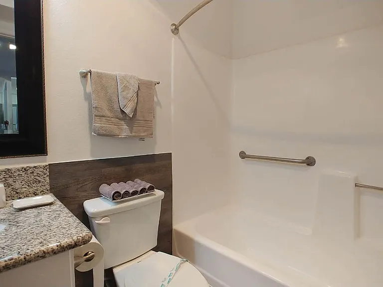 Villa De Adel Apts — Photo 172