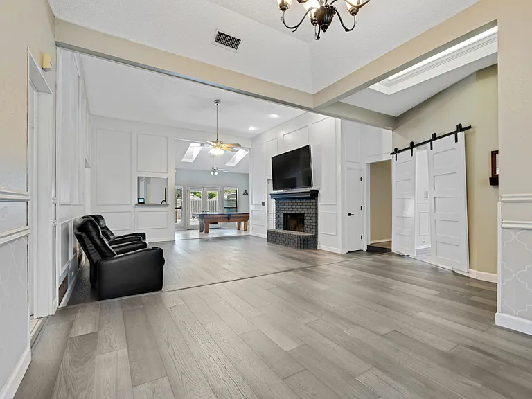 901 Green Brook Dr — Photo 5