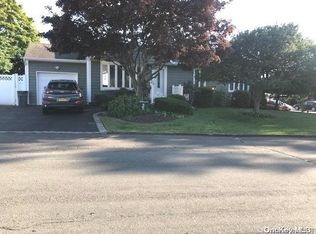 66 Warwick Ave, Copiague, NY 11726