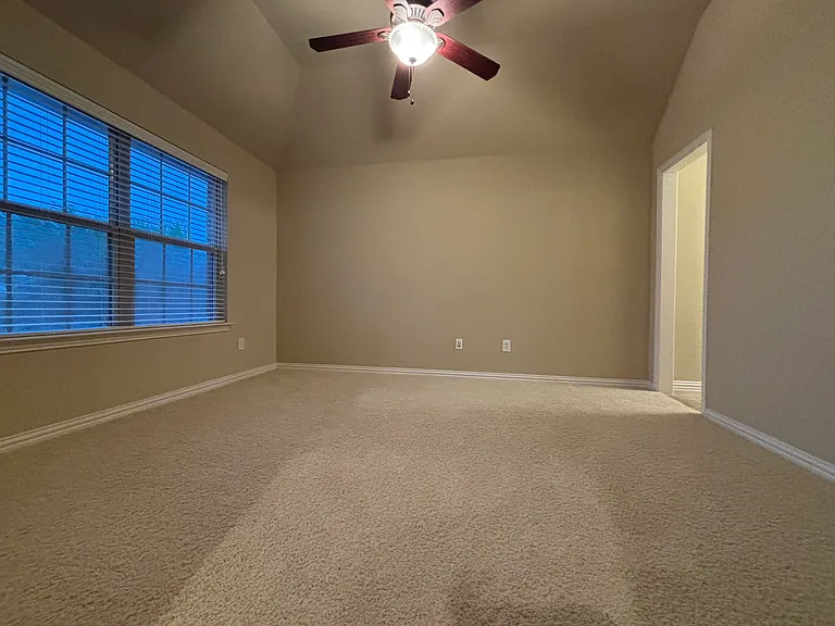 7812 Edgeglen Trl — Photo 22