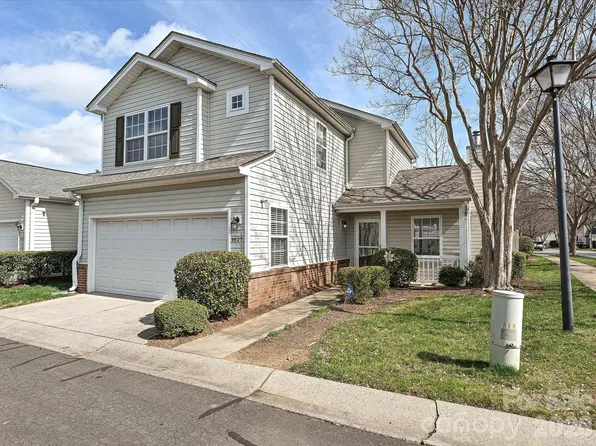 8627 Meadowmont View Dr, Charlotte, NC 28269