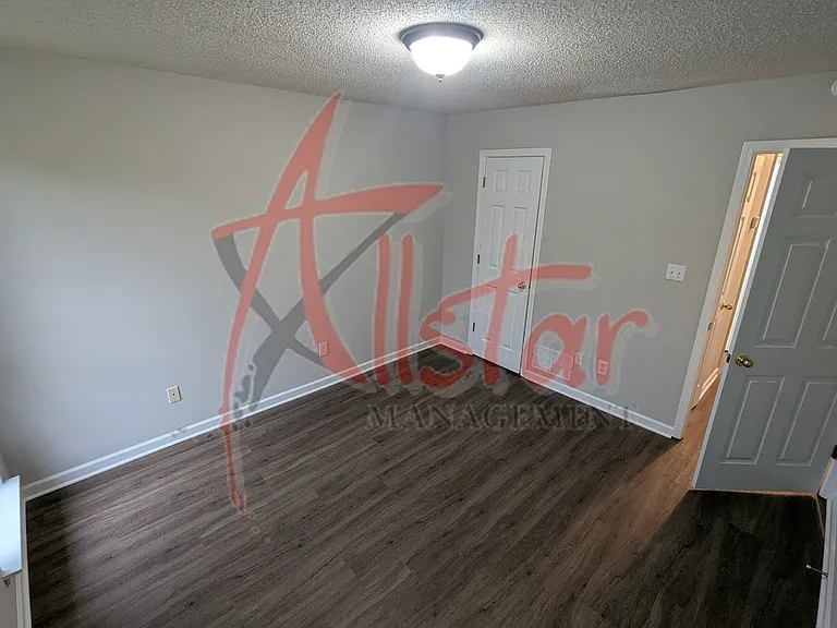 947 Clubhouse Dr — Photo 7