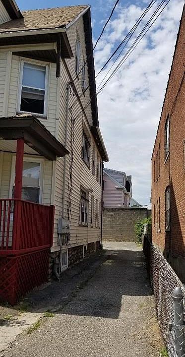 2nd image of 820 Capitol Ave