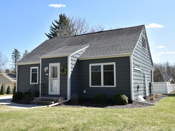 5115 West Willow ROAD, Mequon, WI 53092