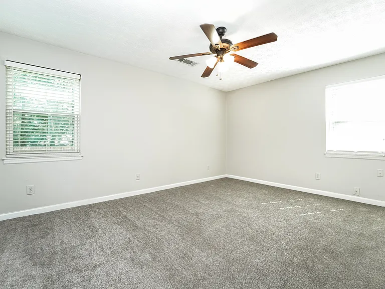 462 Sherwood Cir — Photo 11