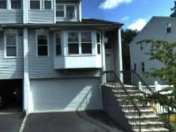7 Eastern Drive, New Hyde Park, NY 11040