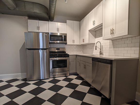 3rd image of 2514 N Sacramento Ave #1
