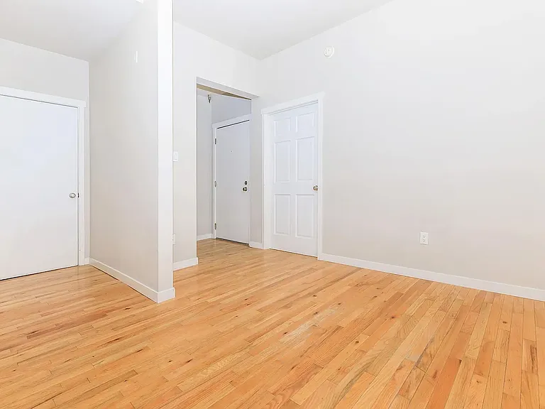100 on 6th *Limited Time Concession: Now Offering 1 Months Free Rent* — Photo 35