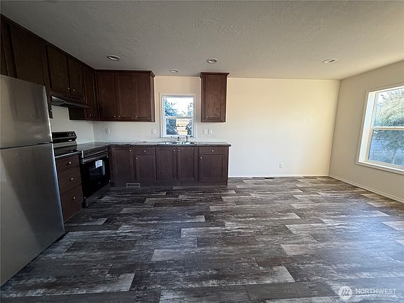 5th image of 105 W Washington Avenue #2