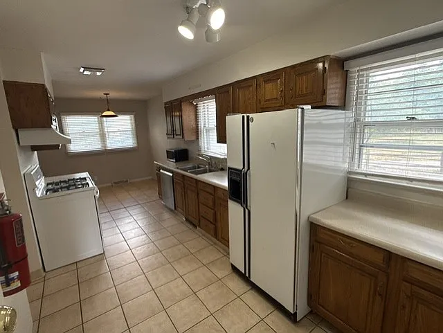 1234 W Prospect Rd — Photo 14