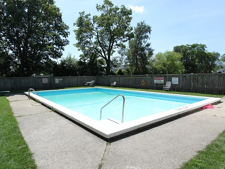 501 Errol Rd W — Photo 7