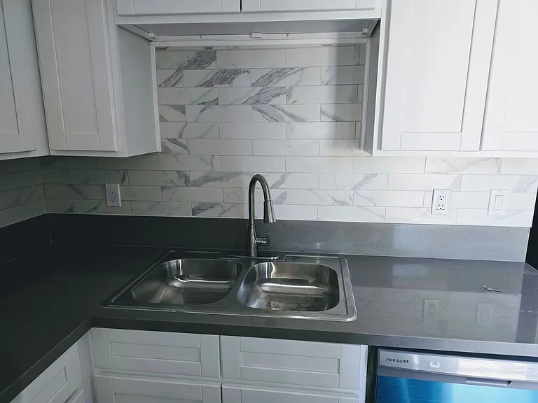 5623 W Myrtle Ave — Photo 4