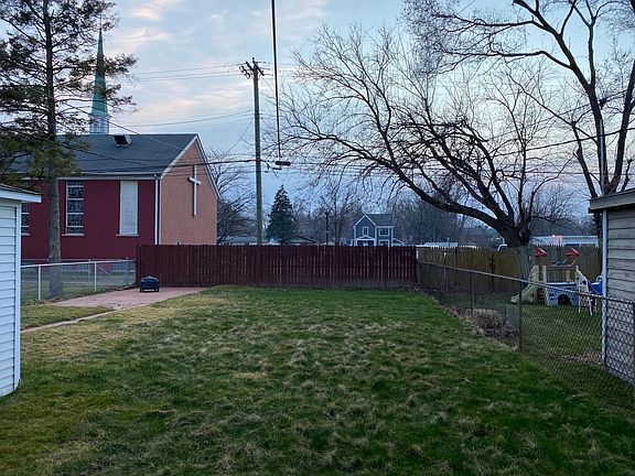 3rd image of 825 N Edison Ave