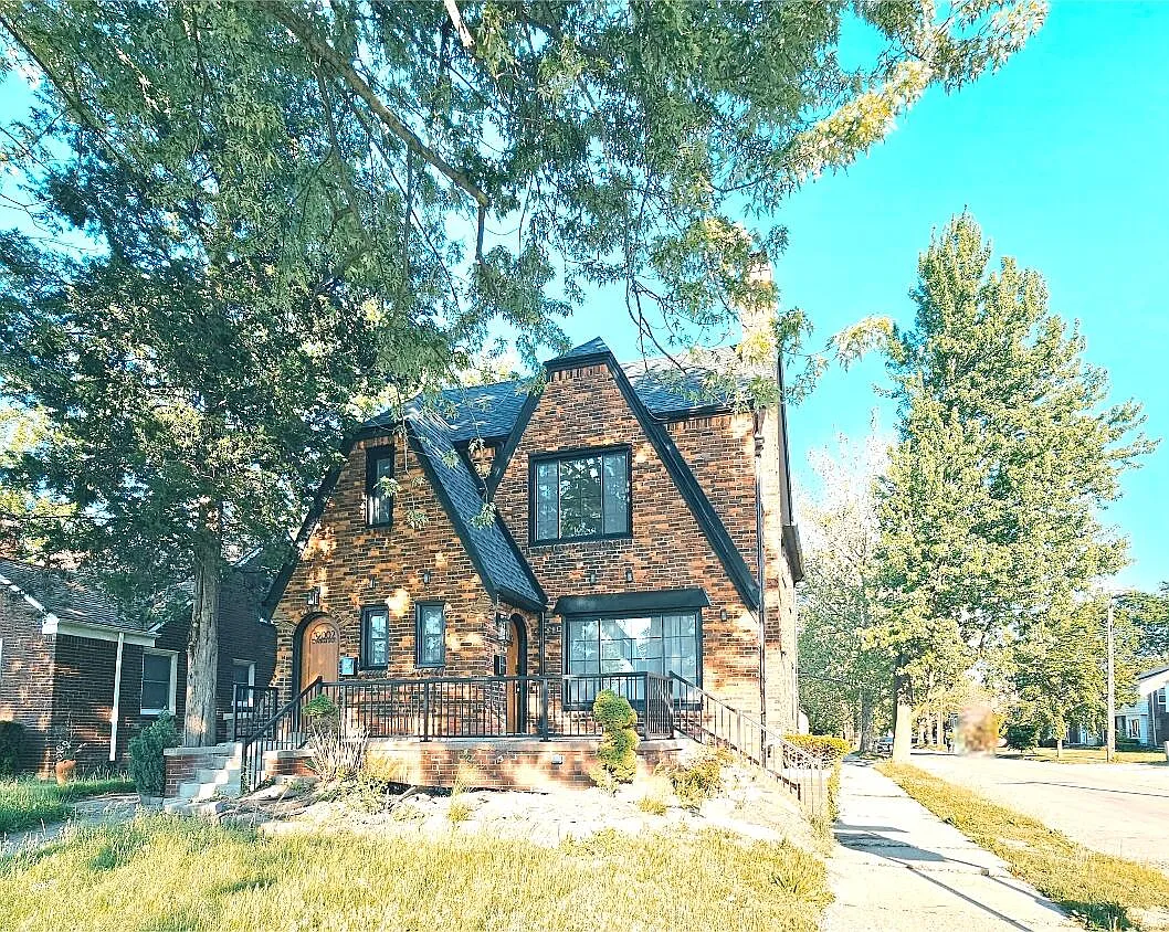 2 bed, 1.0 bath, 1374 sqft, $1,975 — Photo 1