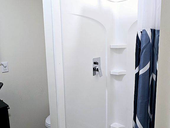 5th image of 960 E Drinker St #1