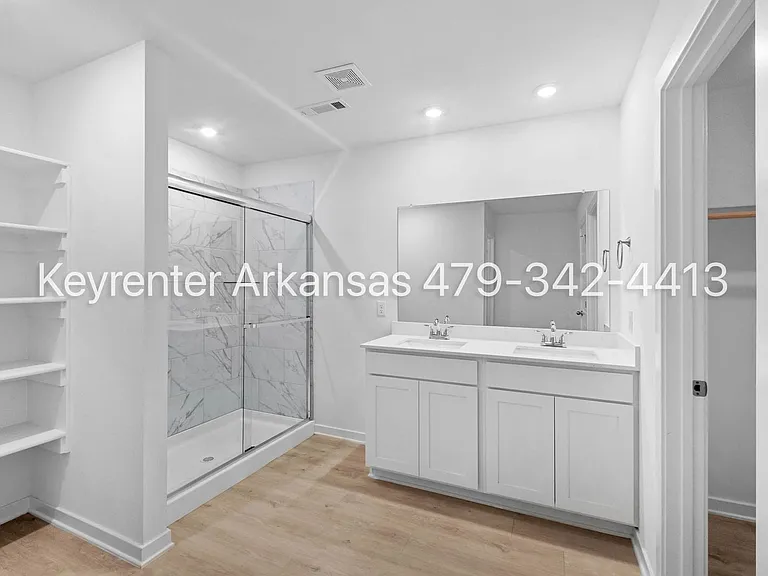 1071 Emerald St — Photo 15