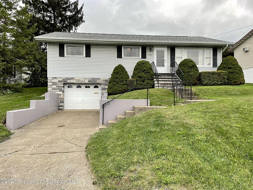 1st image of 302 Maplewood Dr