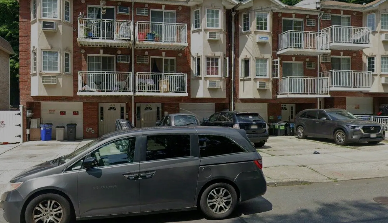 3 bed, 1000 sqft, $3,200 — Photo 1