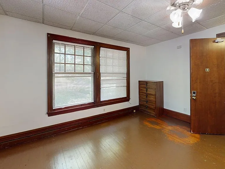 1052 Baldwin Ave — Photo 7